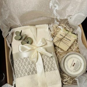 rankų darbo muilas, natūrali žvakė, organinės medvilnės rankšluostis. Dovanų rinkinys.